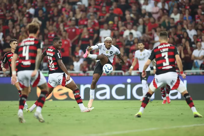 Cuiabano em Flamengo x Botafogo pelo Campeonato Brasileiro no Estadio Maracanã