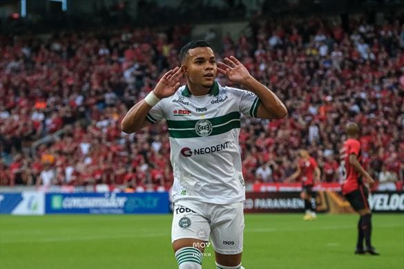 Kaio César terá contrato renovado até 2026 com o Coritiba. Foto: Reprodução/Coritiba FC