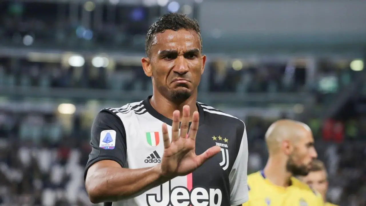 Danilo pode ter que mudar de posição na Juventus