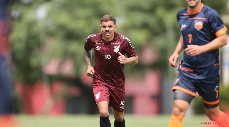 Athletico Paranaense perdeu em jogo-treino contra Camboriú FC. Foto: Gustavo Oliveira/athletico.com.br