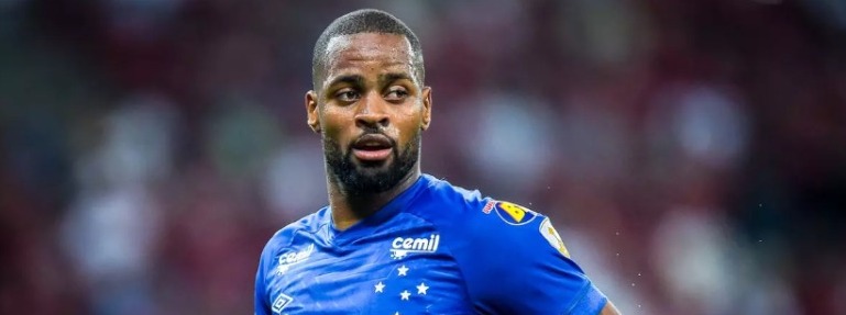 Dedé com a camisa do Cruzeiro