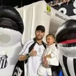 Neymar e Mavie na Vila Belmiro