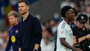 Xabi Alonso e Vini Jr. no Real Madrid