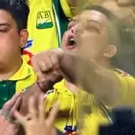 Torcedor do Atlético Bucaramanga faz gesto racista contra Caio Paulista