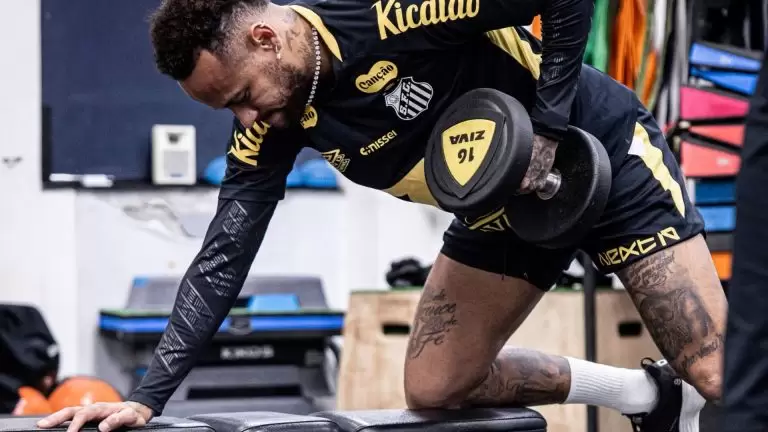Neymar treinando no Santos