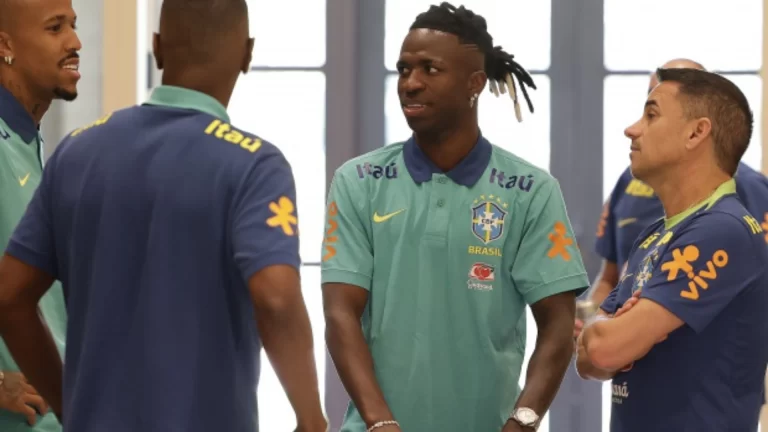 Vini Jr se apresenta à Seleção Brasileira