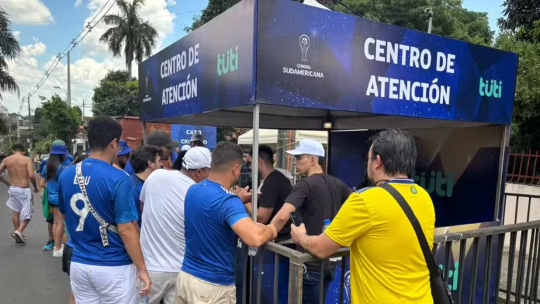 Torcedores do Cruzeiro em Assunção