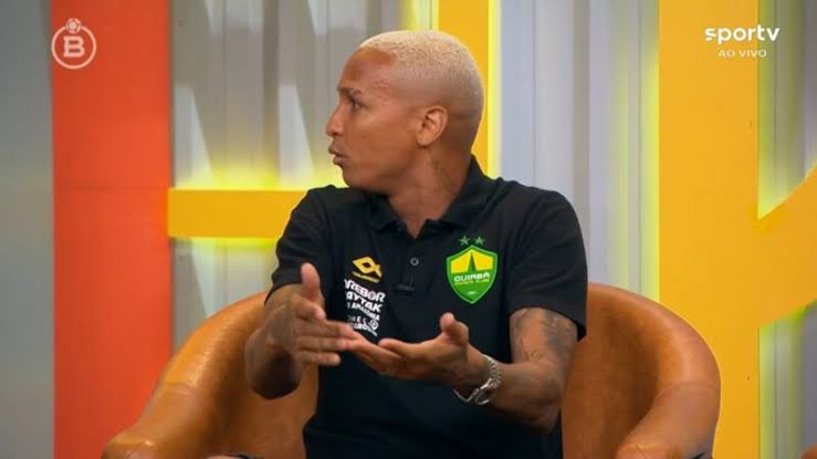 Deyverson rasga elogios a gigante brasileiro: "Lembra o Barcelona"