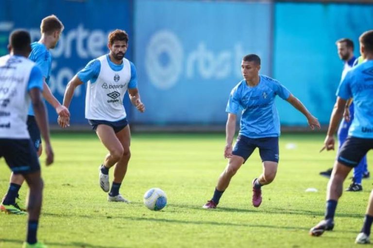 Diego Costa em treino do Grêmio