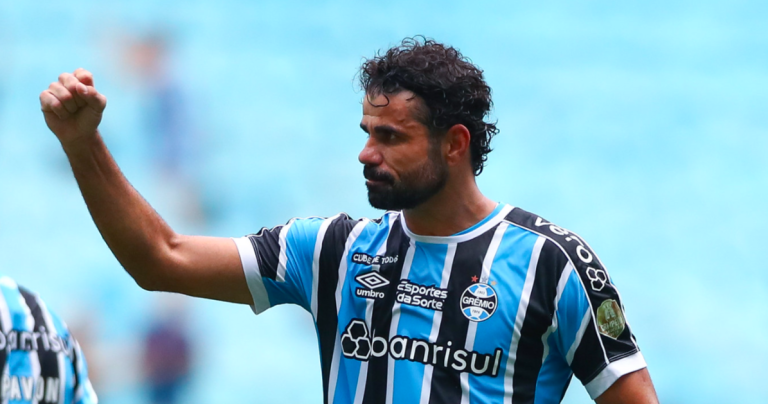 Diego Costa comemora gol pelo Grêmio