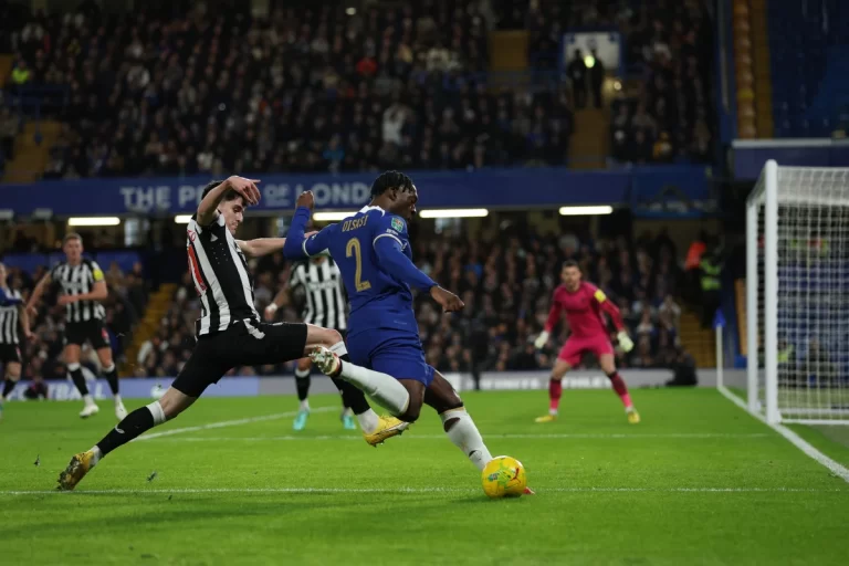 Axel Disasi (Chelsea), contra o Newcastle. Foto: Reprodução/Chelsea Football Club