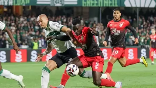 Disputa entre Maicon e Viveros em Coritiba x Athletico