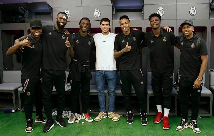 Dream Team de Carlos Alcaraz, campeão de Wimbledon, conta com trio brasileiro