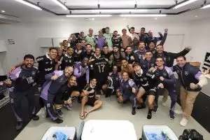 Elenco do Botafogo comemora classificação na Copa do Brasil 2025