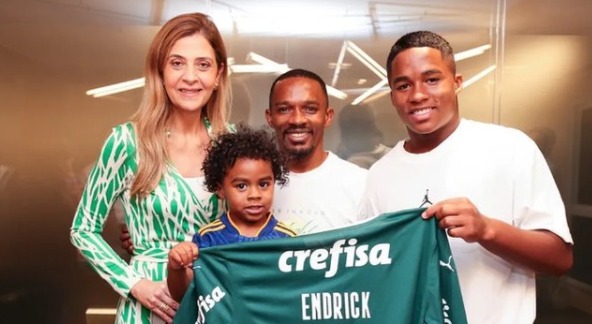 Endrick, do Palmeiras, assina contrato com o Real Madrid