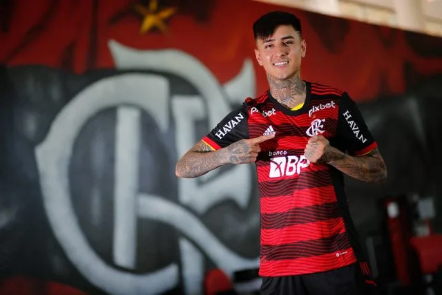 Erick Pulgar em apresentação no Flamengo