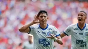 Erick pulga comemora gol no Ba Vi