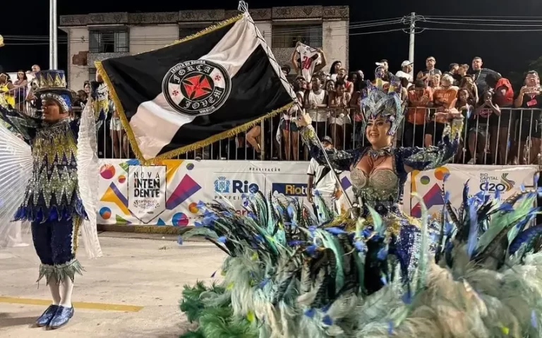 Escola de samba ligada a torcedores do Vasco foi rebaixada no Carnaval do Rio