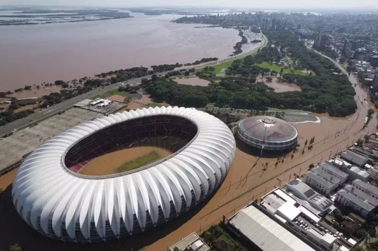 Estádio Beira-Rio é atingido pela cheia do Guaíba