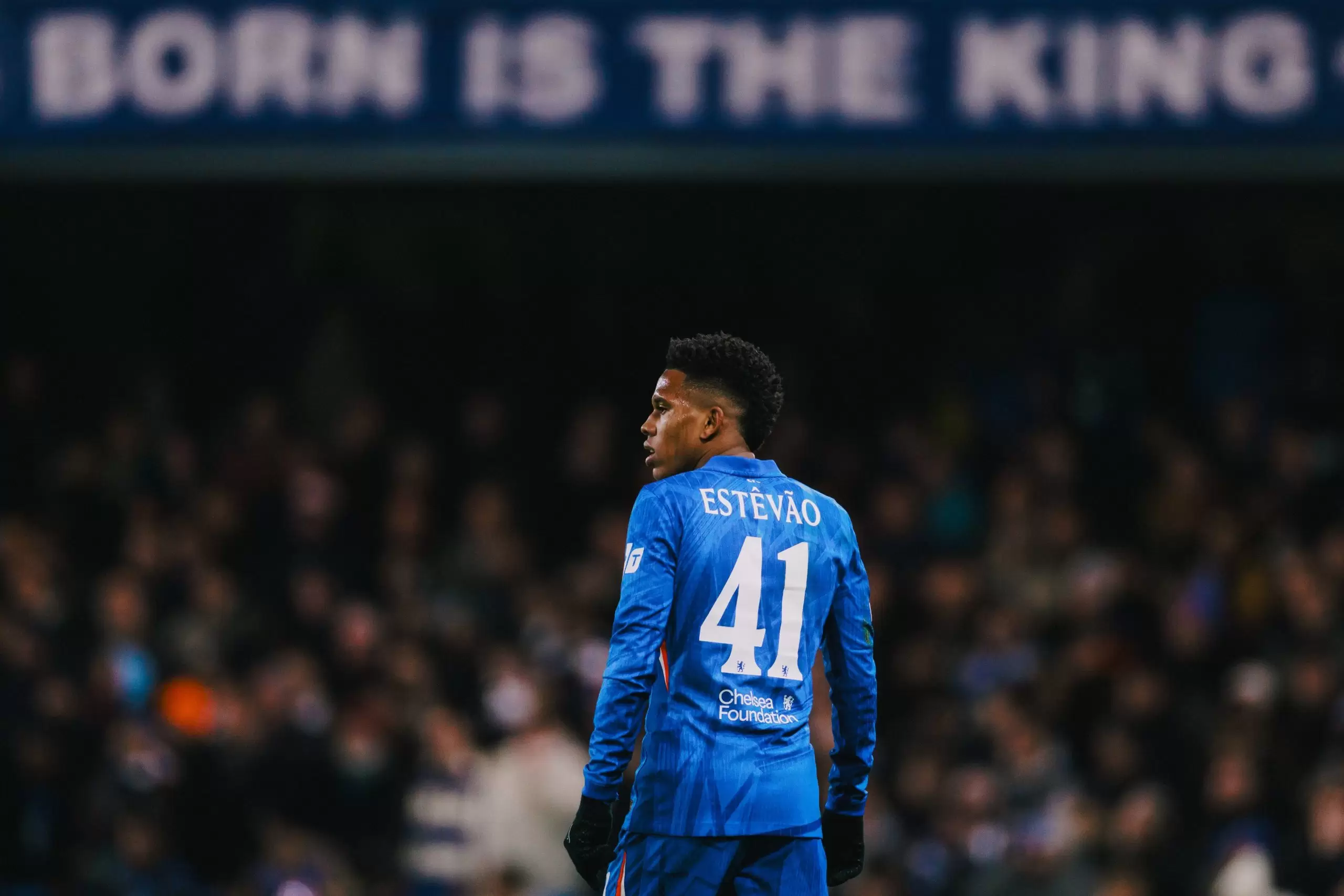 Estevão brilha em duelo entre Chelsea e Barcelona