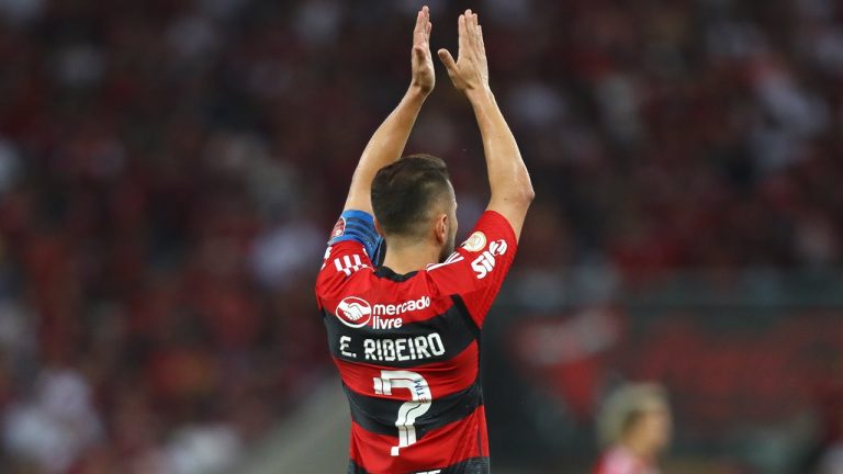 Everton Ribeiro faz postagem sobre conquistas com o Flamengo