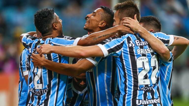 Ex-Grêmio fecha com clube grego