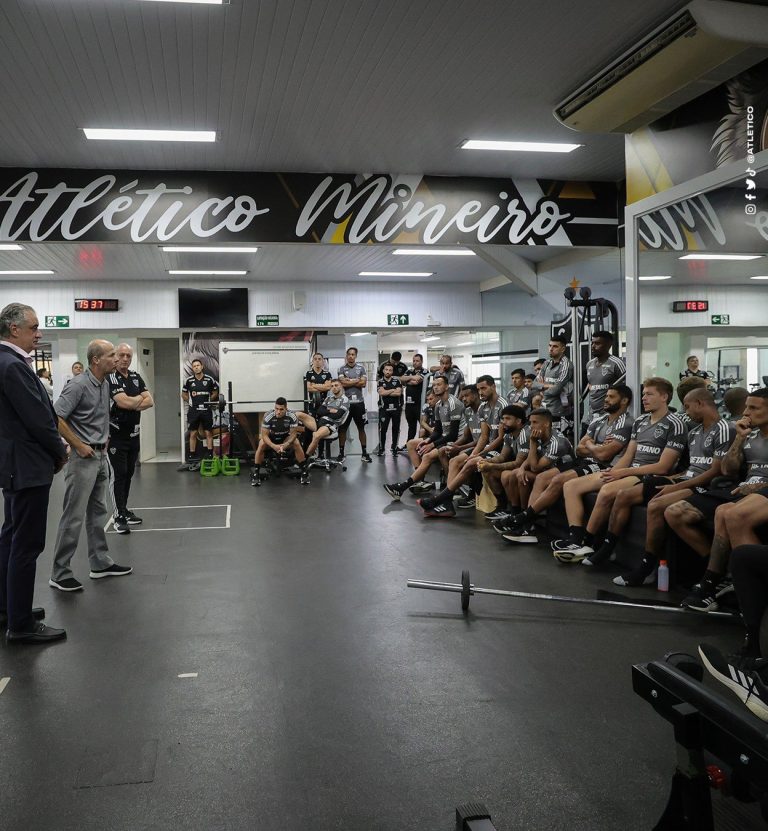 Reunião entre diretoria e jogadores do Atlético-MG