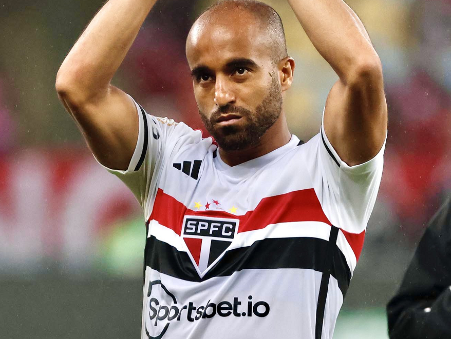 Lucas Moura questiona pênalti do Flamengo nas redes sociais confira