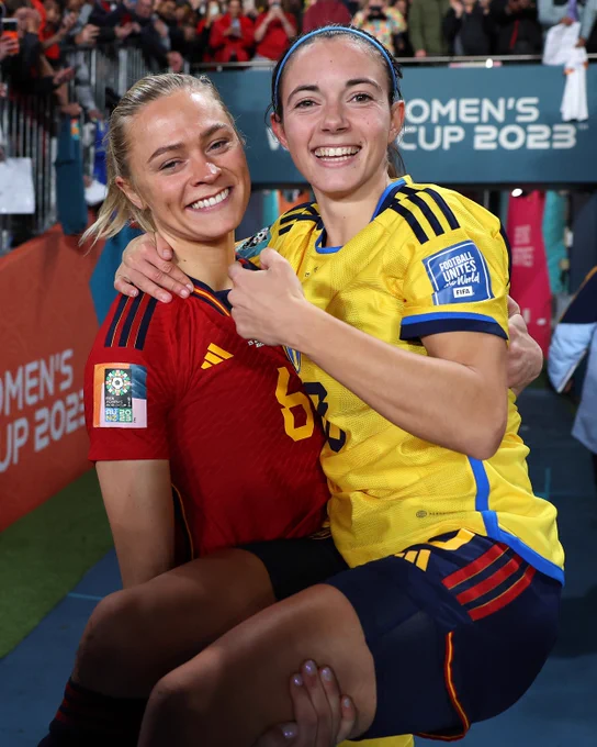 Bonmati e Rolfo, jogadoras de futebol