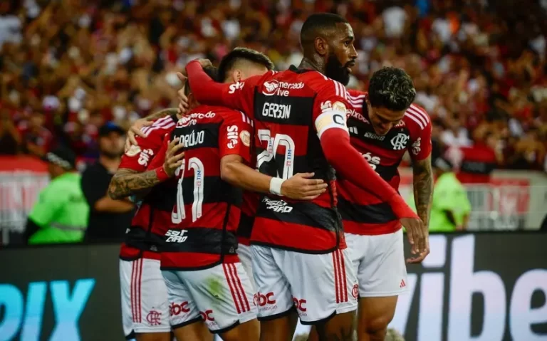 Jogadores do Flamengo comemoram gol