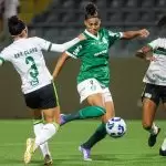 Amanda Gutierres, do Palmeiras, disputa a bola no jogo Palmeiras 3 x 0 América-MG, pelas oitavas de final da Copa do Brasil Feminina 2025. Foto: Fabi