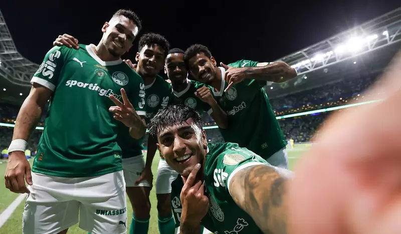 Facundo Torres comemora seu gol contra oSporting Cristal pela fase de grupos, da Copa Libertadores