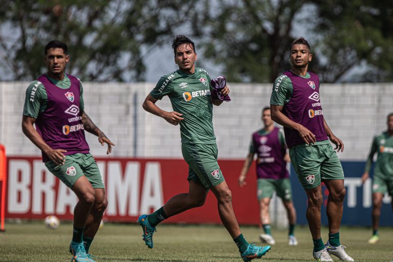 Dois jogadores anunciam suas saídas do Fluminense