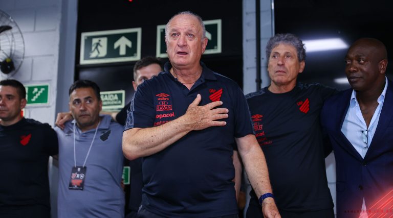 Felipão dá lugar de técnico a Paulo Turra. Foto: José Tramontin/athletico.com.br