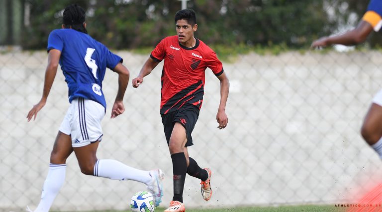 Fernando Nava, atacante do Athletico Paranaense