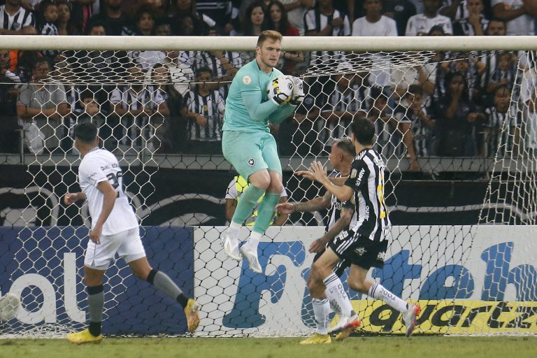 Comentarista de arbitragem mostra erro em Atlético-MG x Botafogo