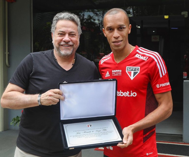 Miranda deixa São Paulo e recebe homenagem do clube