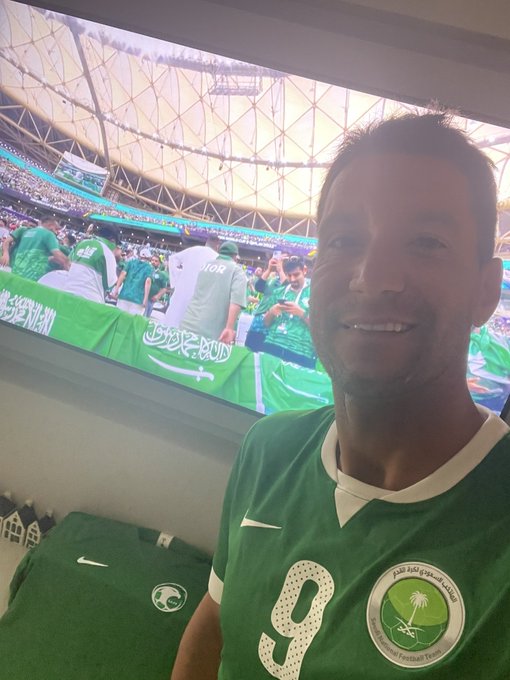 Thiago Neves posta foto com camisa da Arábia Saudita