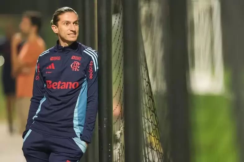 Filipe Luís em treino do Flamengo no Catar