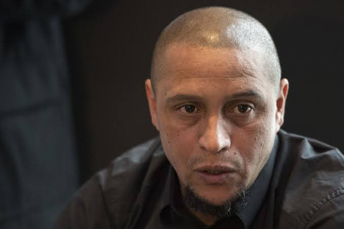 Futuro treinador? Perguntado sobre quem deve assumir a Seleção Brasileira, Roberto Carlos diz: “Eu estou me preparando”