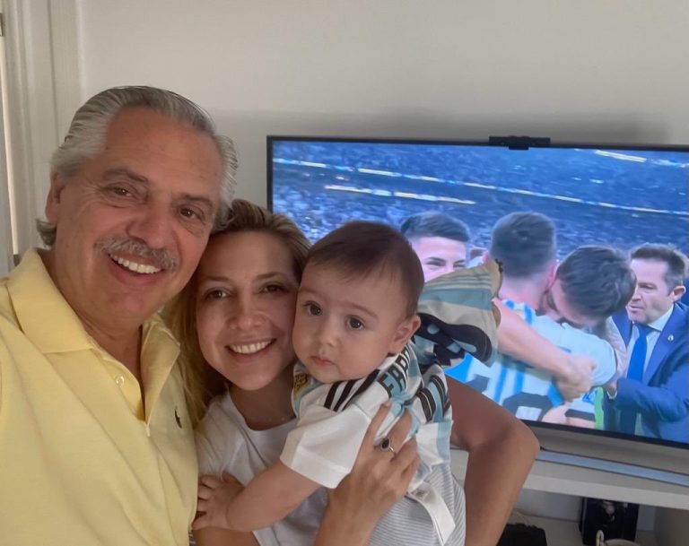 Alberto Fernández celebra título da Argentina.