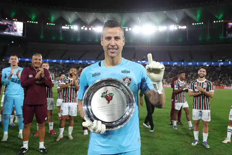 Fluminense homenageia Fábio por recorde histórico de jogos no futebol mundial