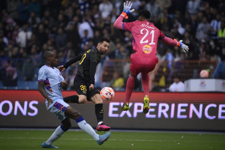 Messi abre o placar contra time de Cristiano Ronaldo em PSG x Al-Nassr