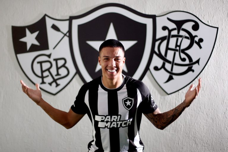 Carlos Alberto é emprestado ao Botafogo, podendo ser comprado ao final do período. Foto: Vítor Silva/BFR