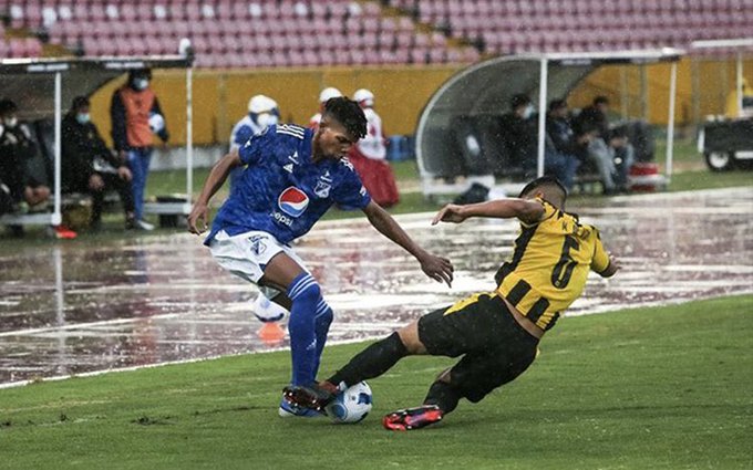 Flamengo negocia com jogador colombiano