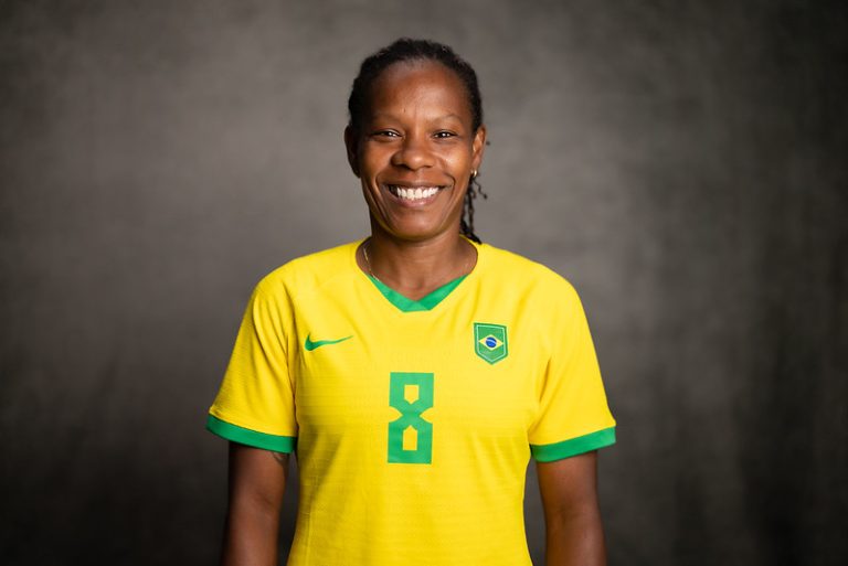 Formiga com a camisa da seleção brasileira.