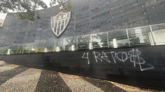 Pichação na sede do Atlético-MG