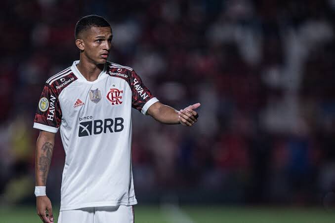 Jornalista da ESPN chama lateral do Flamengo de "novo Alexander Arnold"