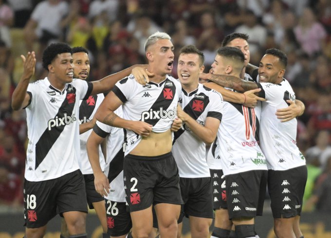 Com golaço de Puma Rodríguez, Vasco vence o Flamengo em clássico no Maracanã