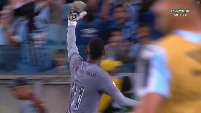 Adriel pega dois pênaltis e leva o Grêmio para a final do Campeonato Gaúcho